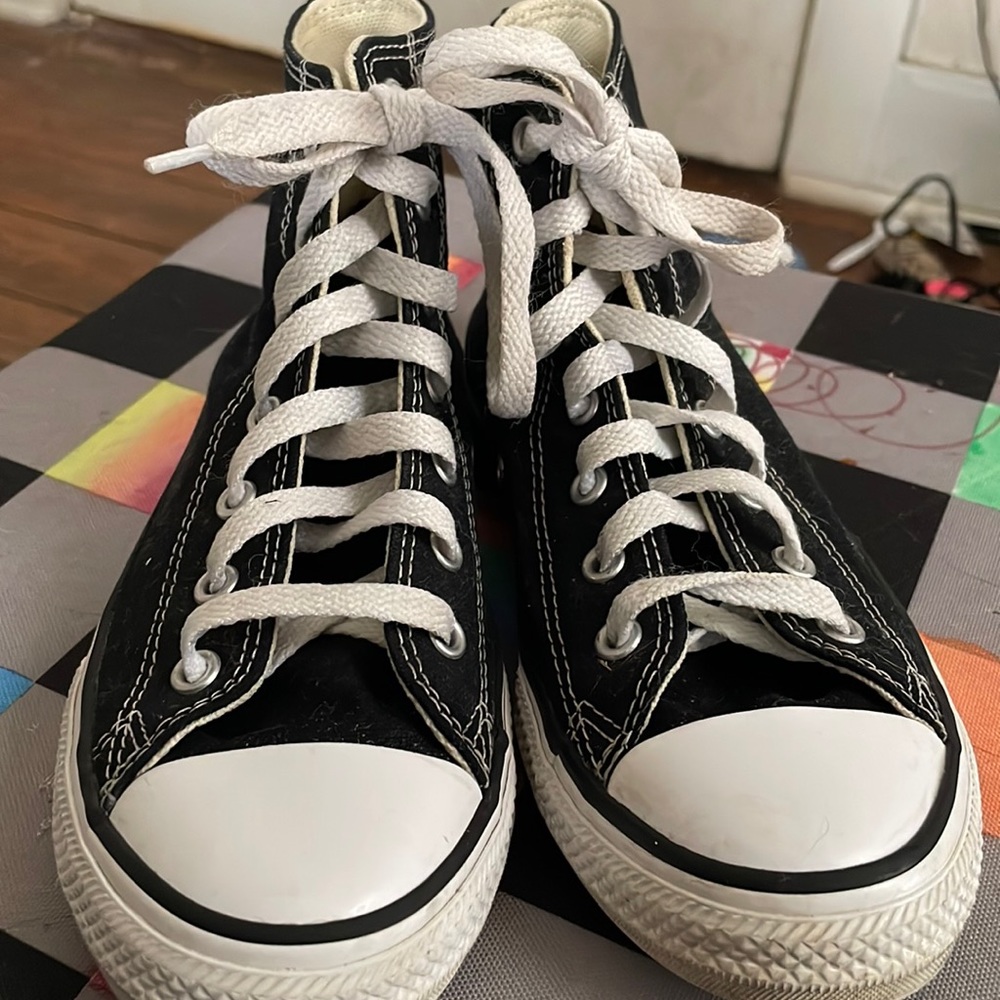 Black and white converse high tops size 2c gender neutral